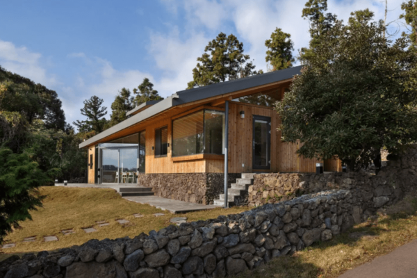 Дивовижні будинки в стилі Барнхаус у Києві